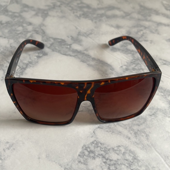 Sunglasses - Picture 2 of 5